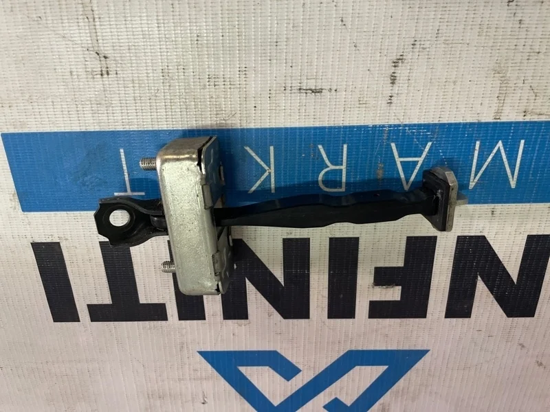 Ограничитель двери передний правый INFINITI Q50