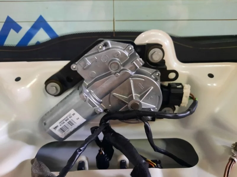 Мотор стеклоочистителя (дворника) задний INFINITI