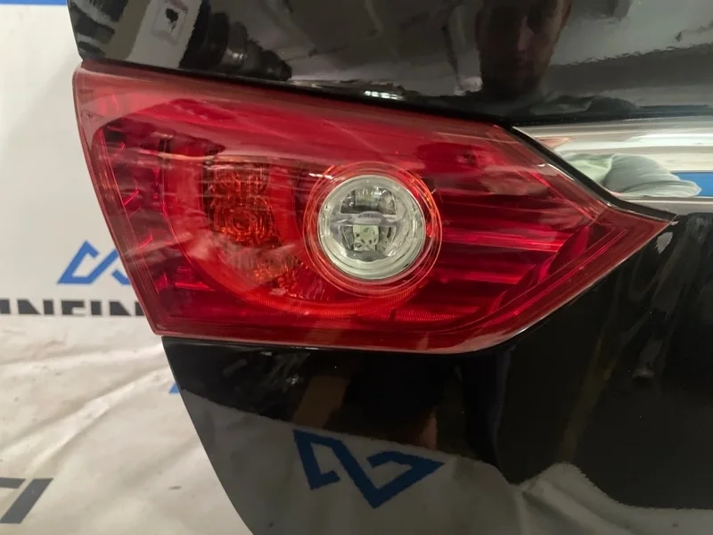 Фонарь в крышку багажника задний левый INFINITI