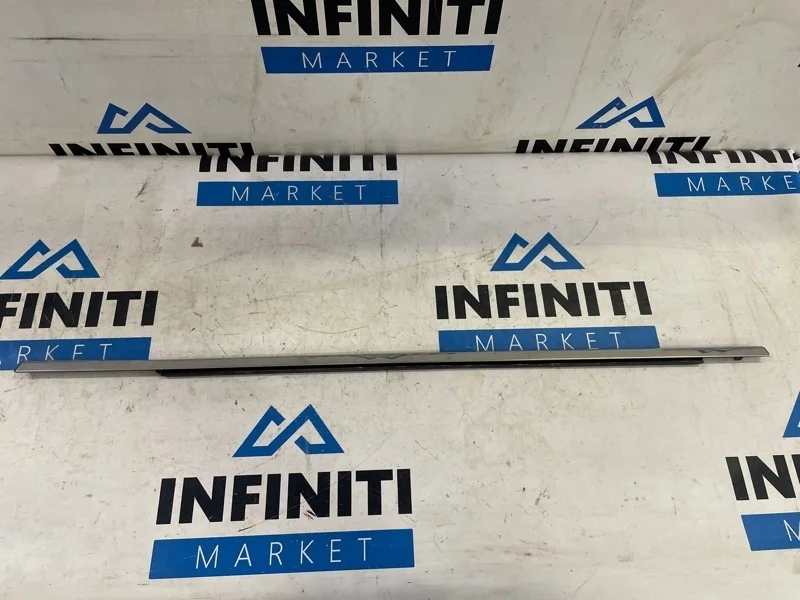 Молдинг двери центральный задний правый INFINITI
