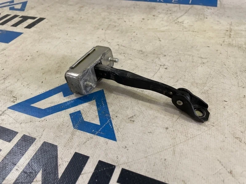 Ограничитель двери передний левый INFINITI Q50 V37