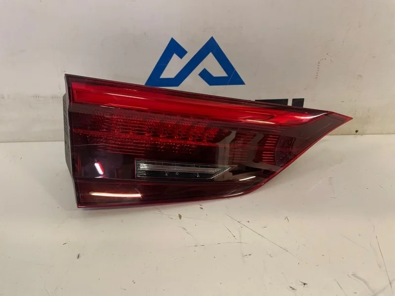 Фонарь в крышку багажника ( дверь багажника, пятую