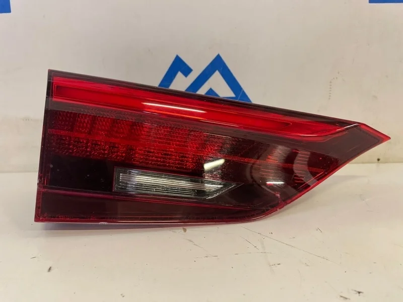 Фонарь в крышку багажника ( дверь багажника, пятую