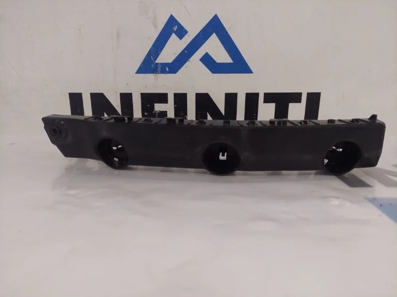 Кронштейн крыла (крепление) передний правый NISSAN