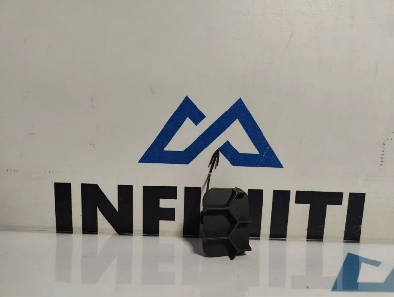 Заглушка буксировочного крюка бампера передняя