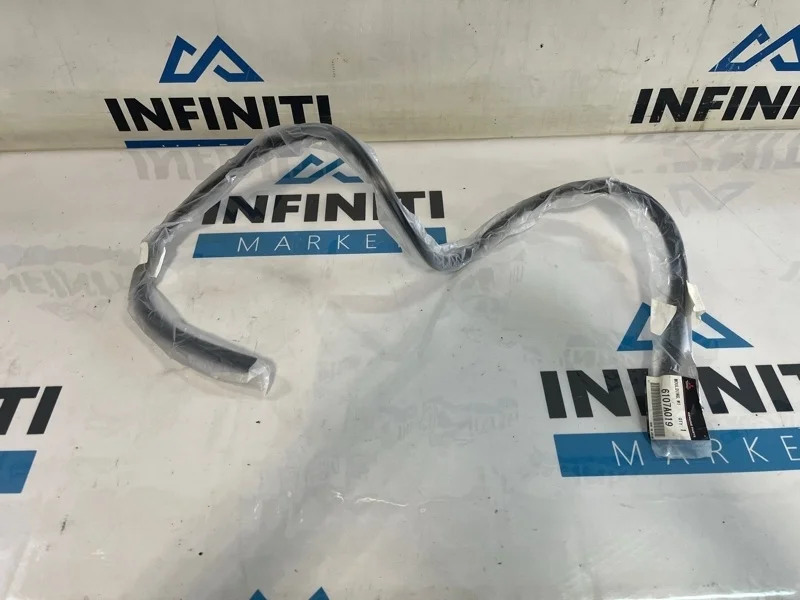 Молдинг лобового стекла MITSUBISHI Outlander