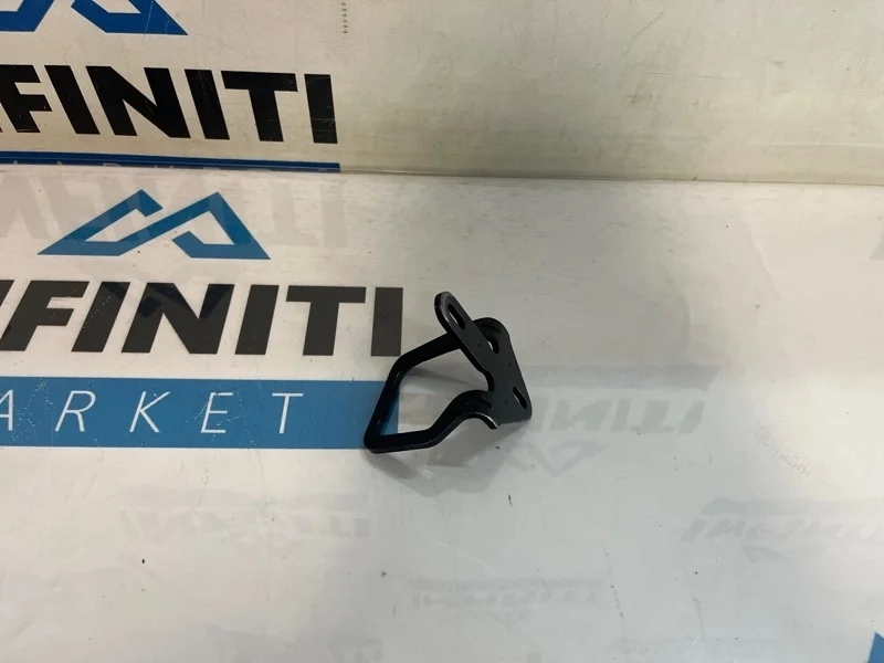 Крюк капота INFINITI QX30 H15