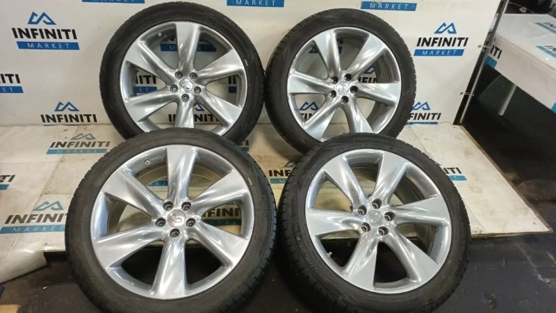 Комплект колесных дисков литых в сборе с резиной