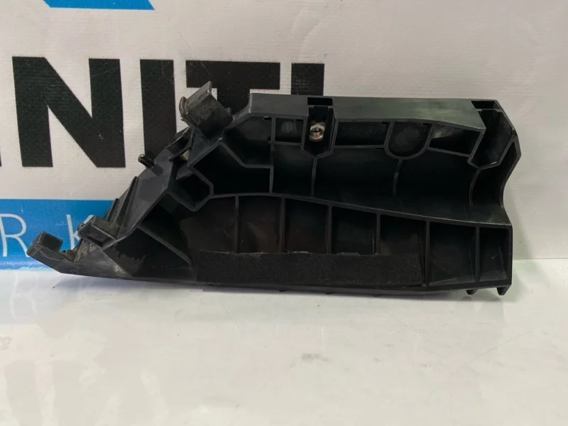 Кронштейн бампера верхний передний левый INFINITI