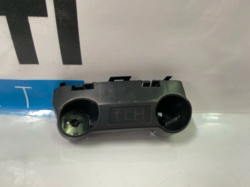 Кронштейн крыла (крепление) передний левый