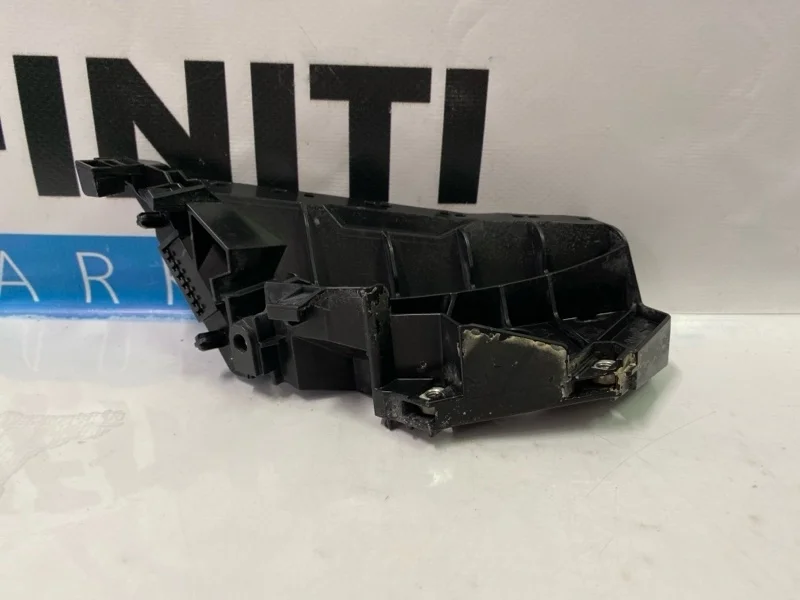 Кронштейн бампера верхний передний правый INFINITI