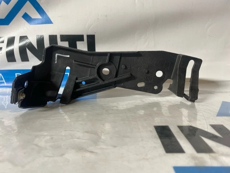 Кронштейн направляющая фары передний левый