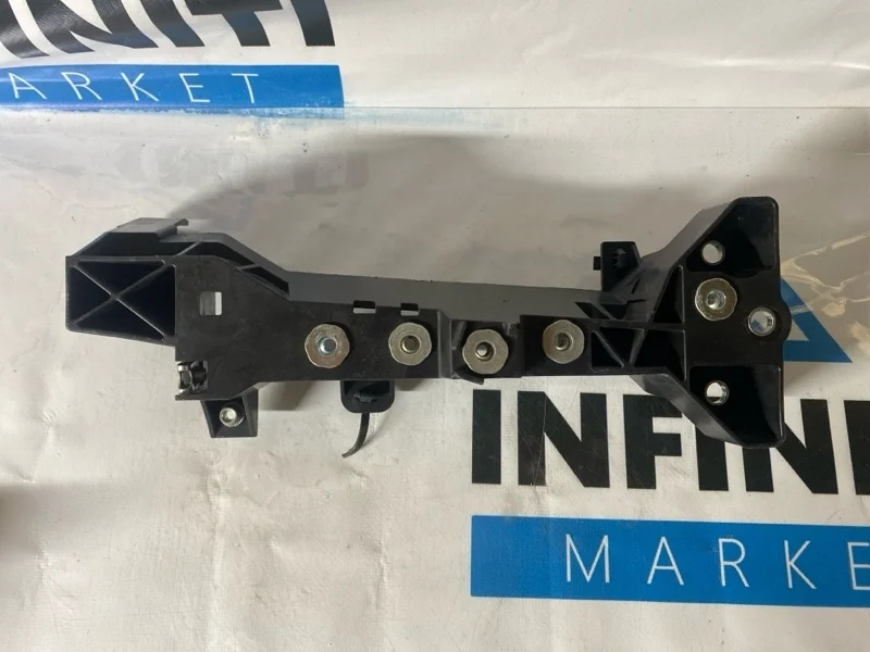 Кронштейн передей панели к крылу передний правый