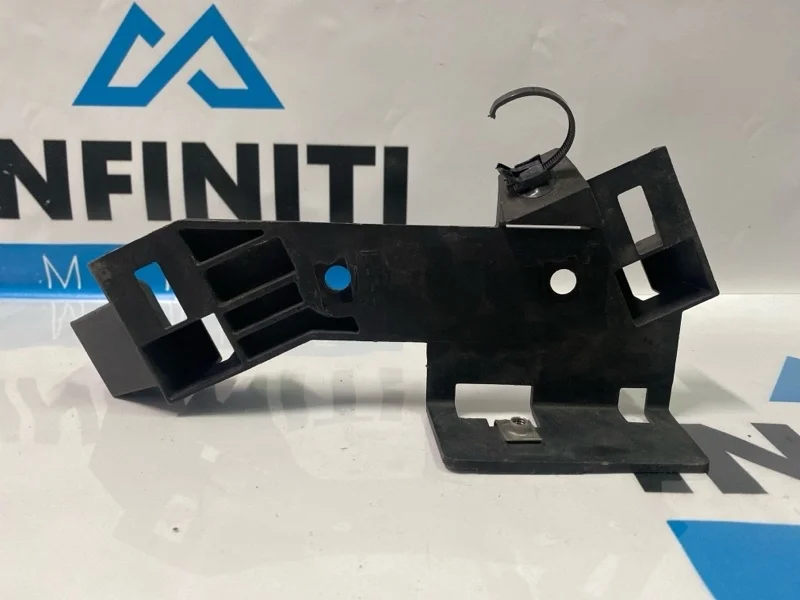 Кронштейн направляющая фары передний левый