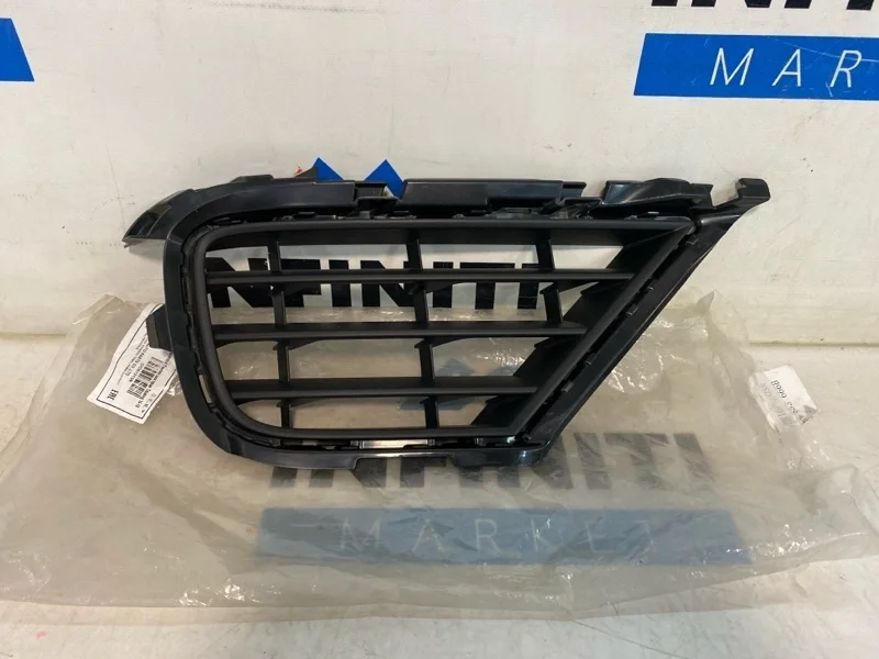 Решетка бампера нижняя ( жалюзи ) передняя правая