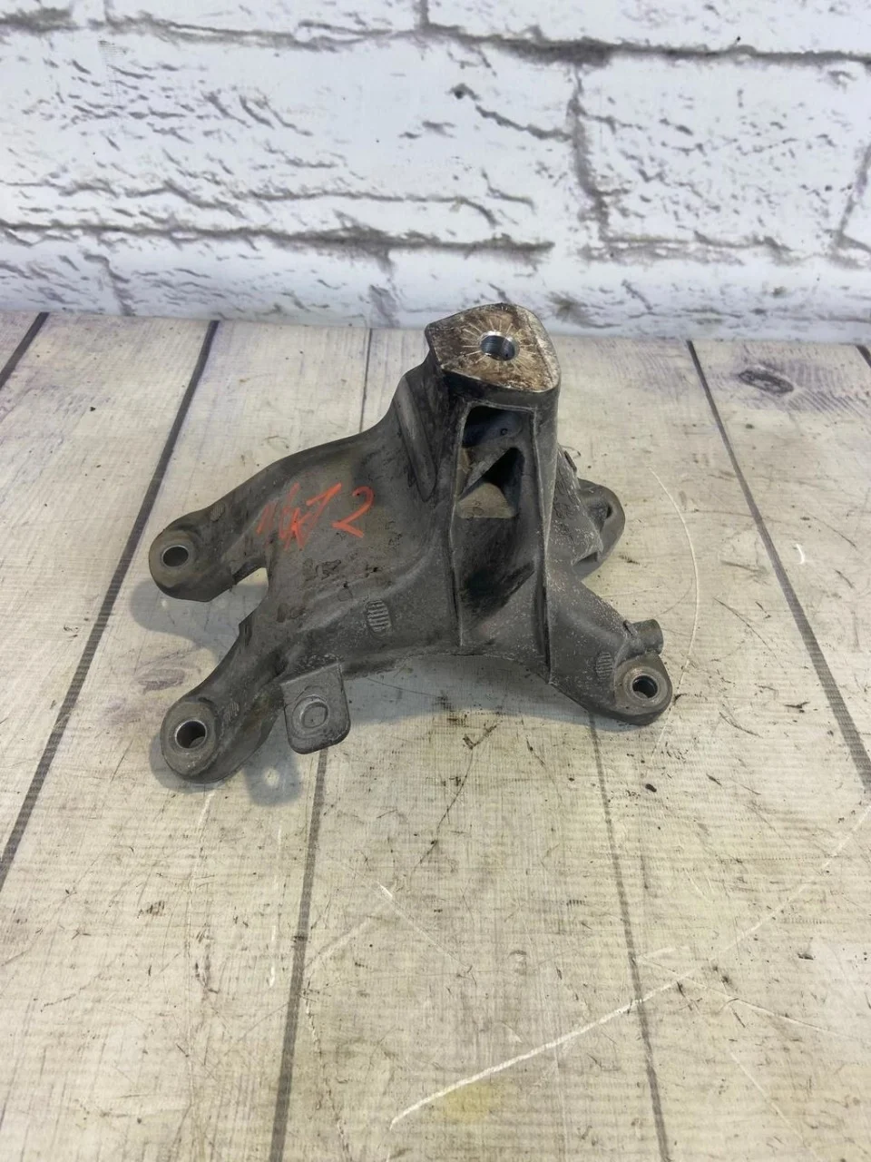 Кронштейн двигателя правый Audi A4 2009 B8 Allroad