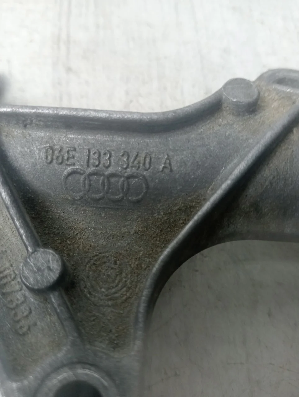 Кронштейн Audi A6 2004-2011 C6