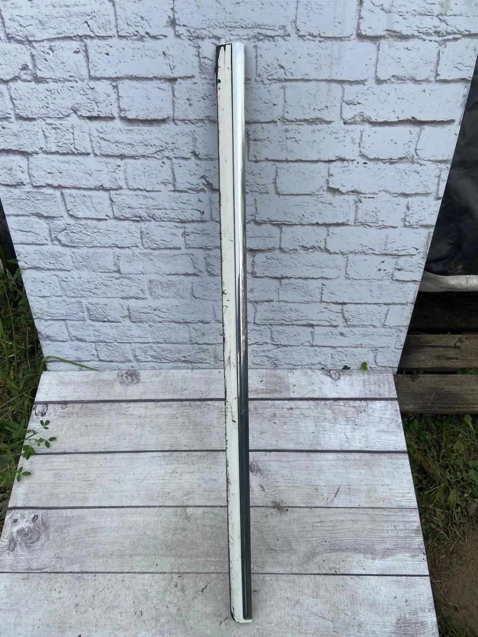 Молдинг передней правой двери нижний VW Passat 2010-2016 B7