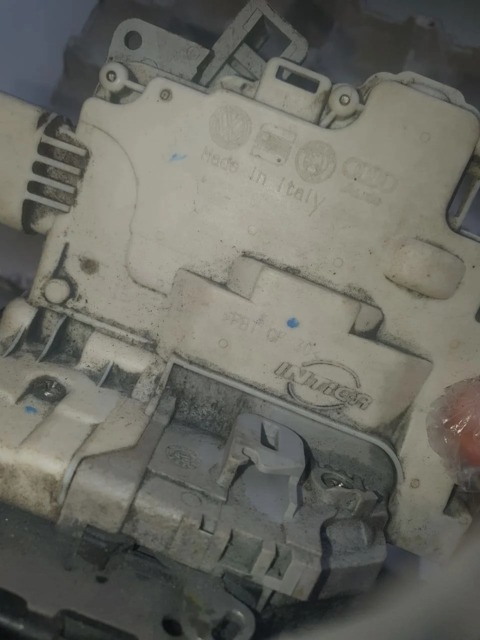 Замок двери задней левой Audi Q7 4L рестайлинг (2009—2015)