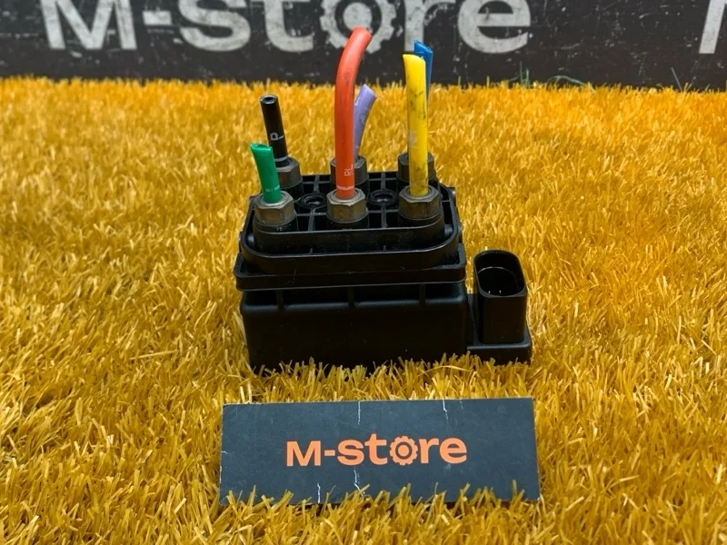 Блок клапанов пневмоподвески Audi Q7 2008 7L0698014 4L BAR