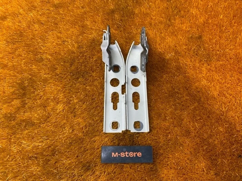 Петля капота Audi Q3 2012 8U0823302 8U CPSA