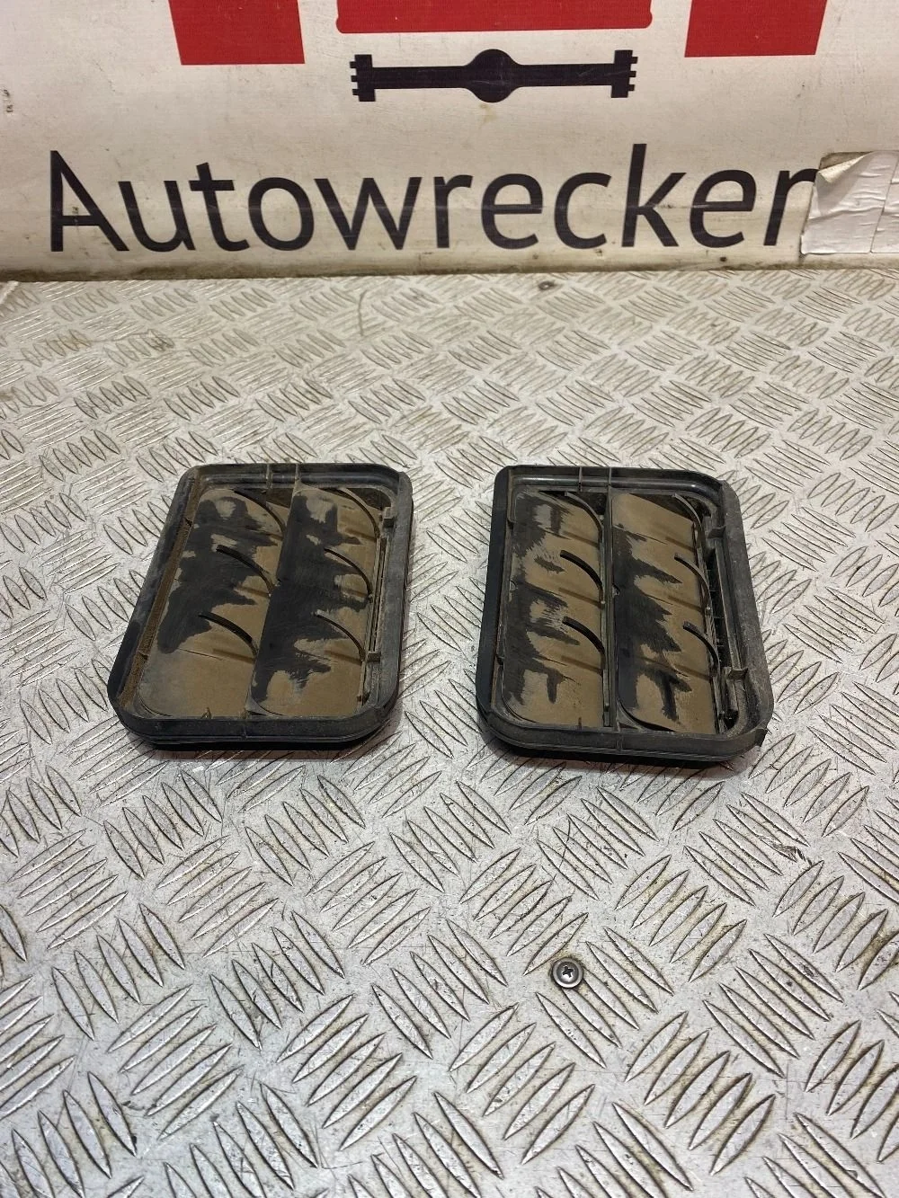 Решетка вентиляционная ВАЗ (LADA) Largus I (2012—2021)