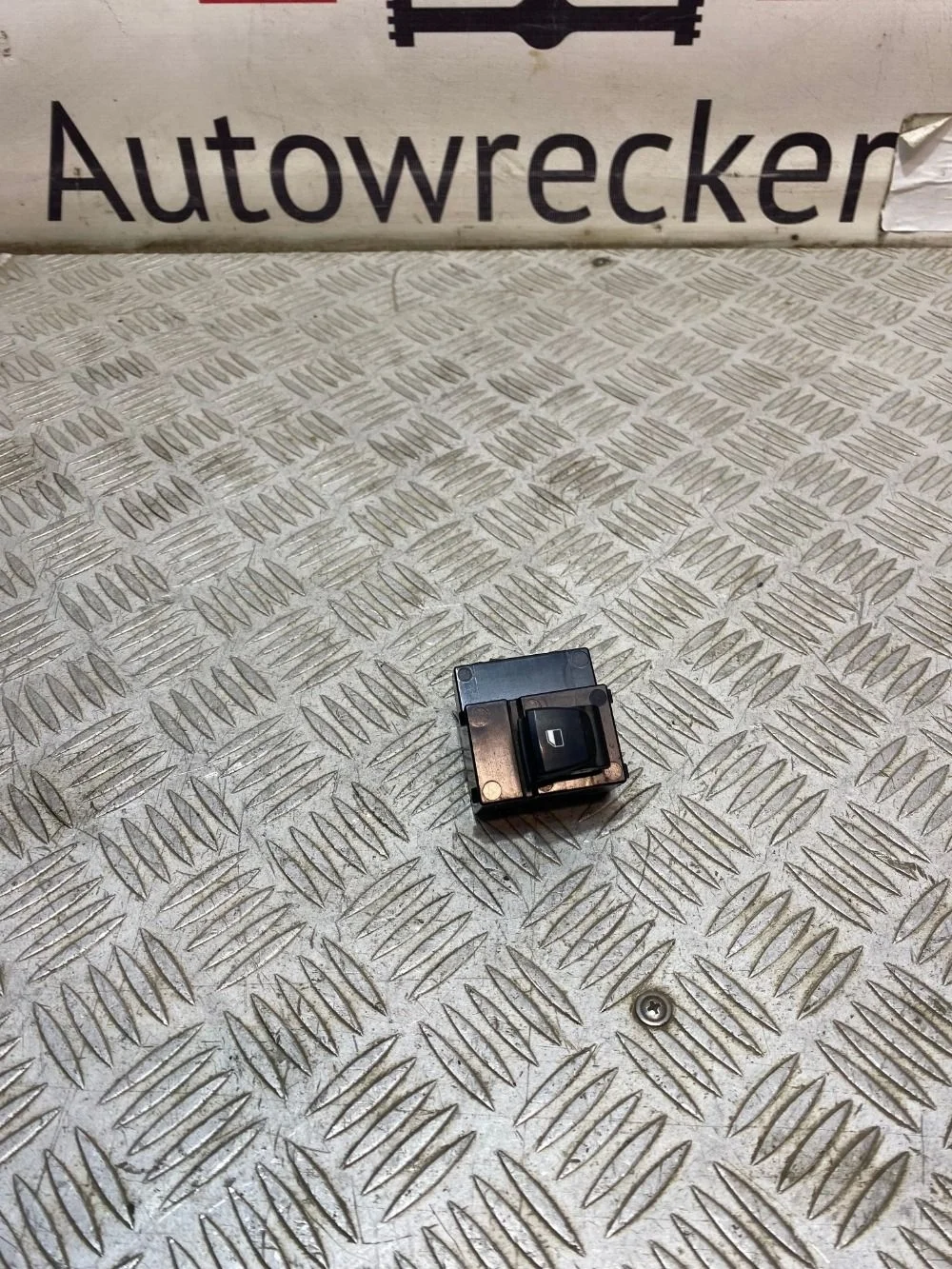 Блок управления стеклоподъемниками Hyundai Solaris II (2017—2020)