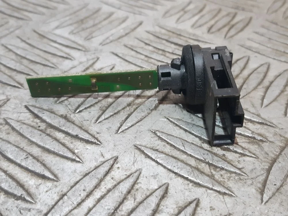 Датчик температуры воздуха в салоне Audi A6 C5 рестайлинг (2001—2004)