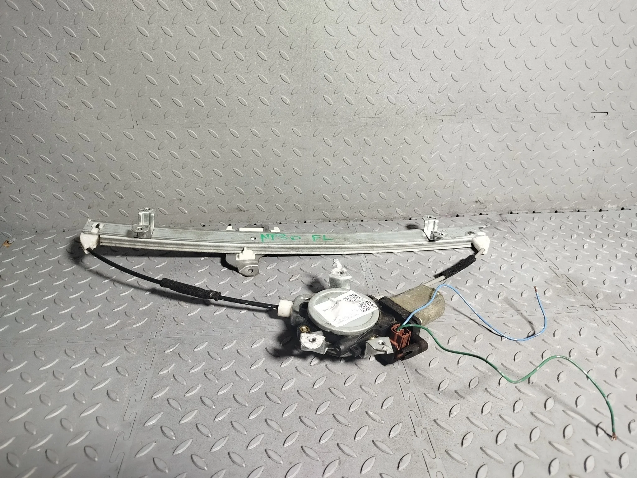 СТЕКЛОПОДЪЕМНИК NISSAN ПЕРЕД ЛЕВО 807218H300