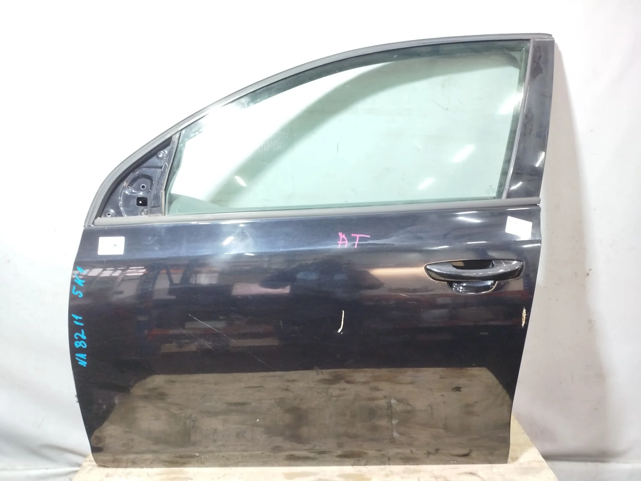 ДВЕРЬ VOLKSWAGEN 5K4831055H ПЕРЕД ЛЕВО черный NA8211