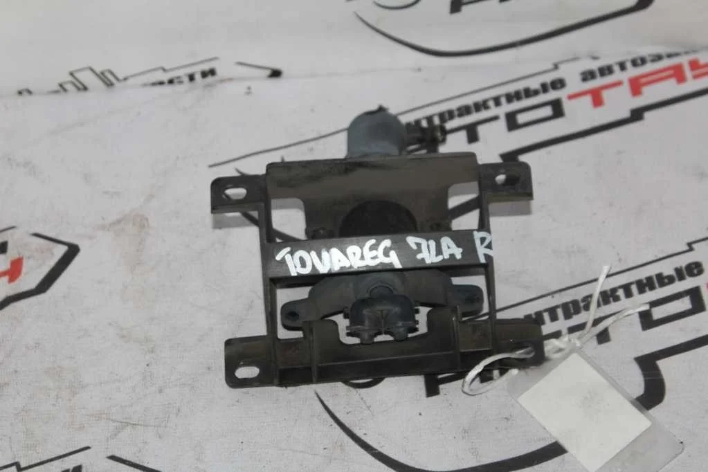 ФОРСУНКА ОМЫВАТЕЛЯ ФАР VOLKSWAGEN ПРАВАЯ 7L6955978