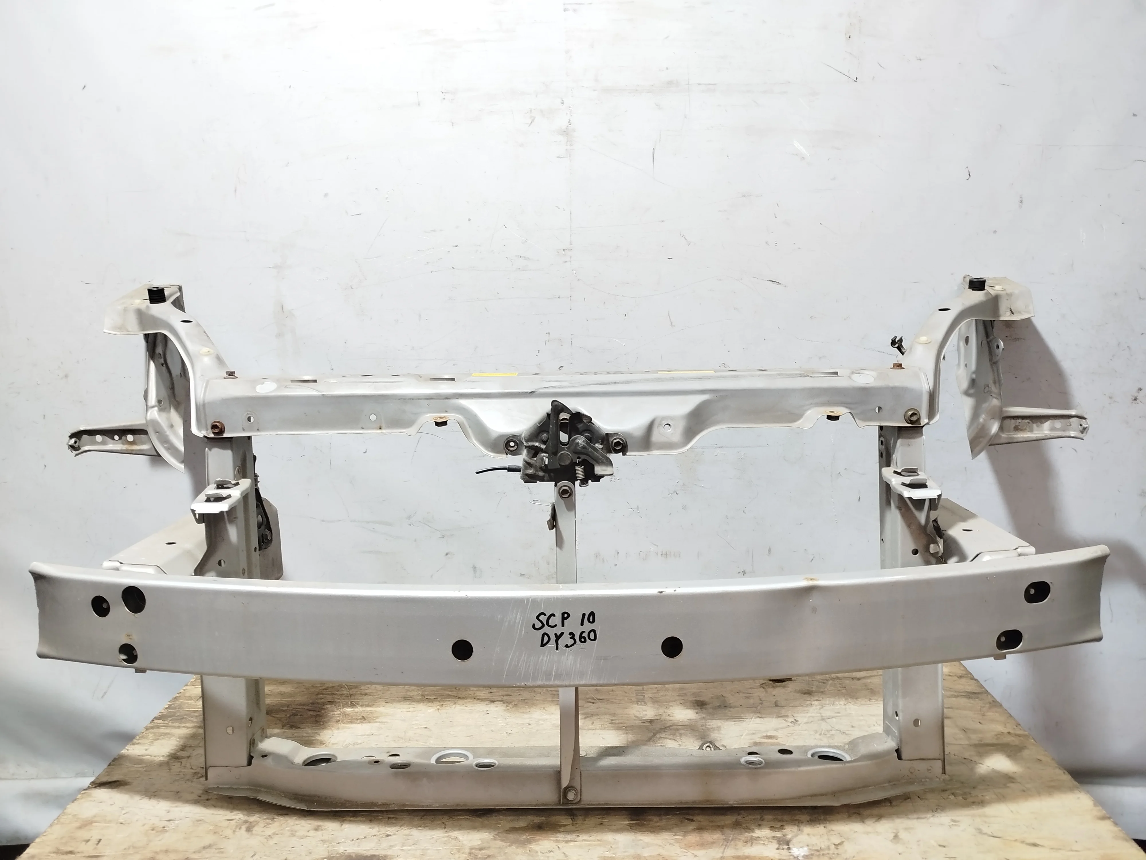 ТЕЛЕВИЗОР TOYOTA 5321052010 серебро DY360Z