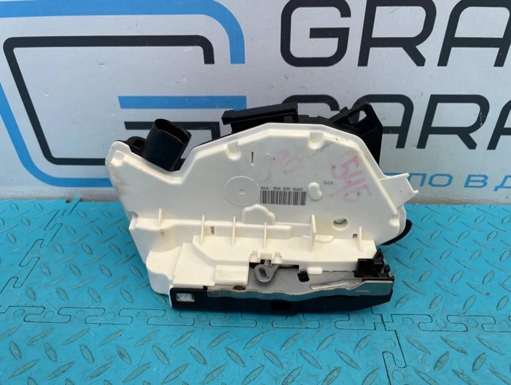 Замок двери Volkswagen Tiguan 2010 5N0839016D 5N1 CCZC 2.0, задний правый