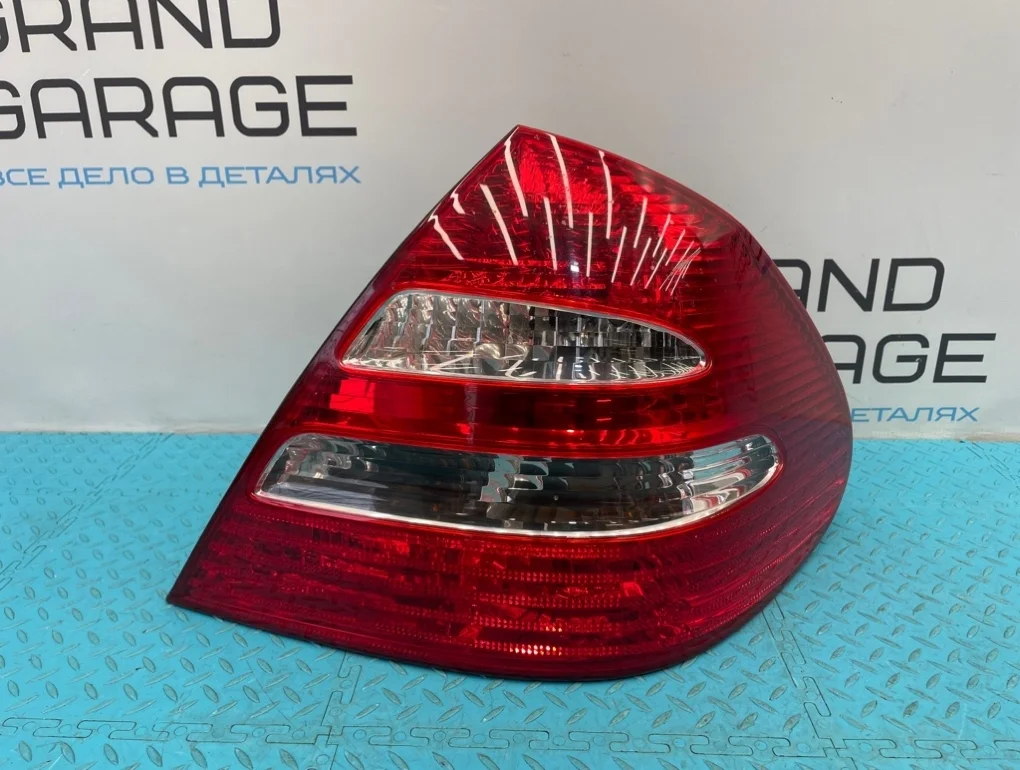 Фонарь Mercedes-Benz E-Class 2006 A2118200464 W211 272.943 3.0, правый