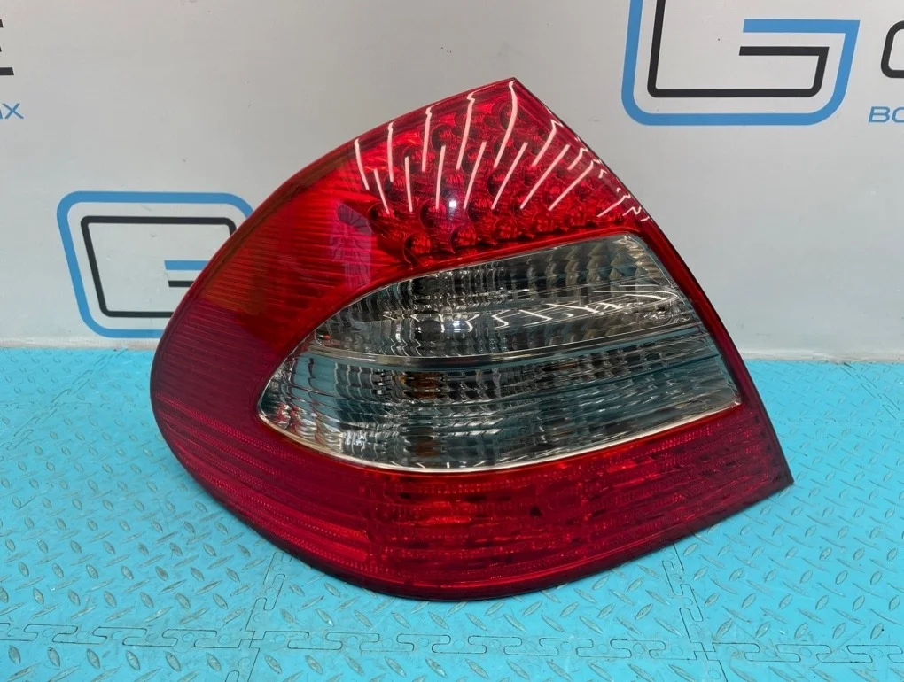 Фонарь Mercedes-Benz E-Class 2007 A2118202564 W211 272.964 3.5, левый