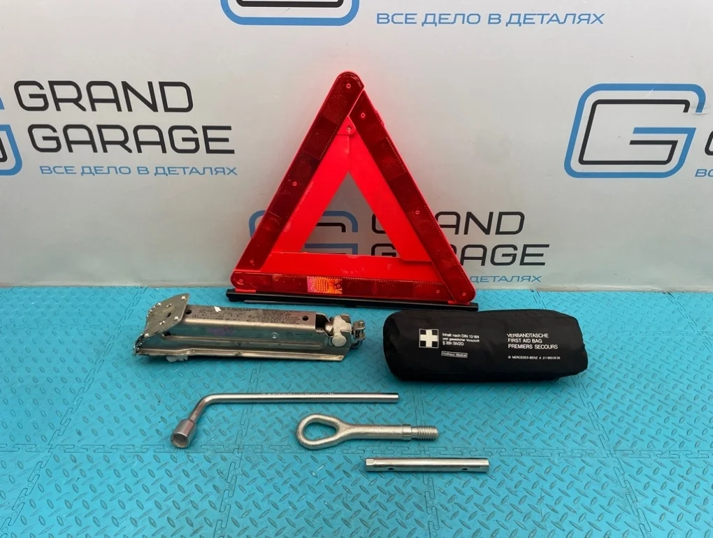 Набор инструментов Mercedes-Benz E-Class 2008 A2048900197 W211 272.943 3.0