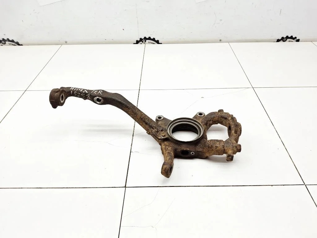 Кулак поворотный передний правый Toyota Hilux 7 2012 AN10, AN20, AN30