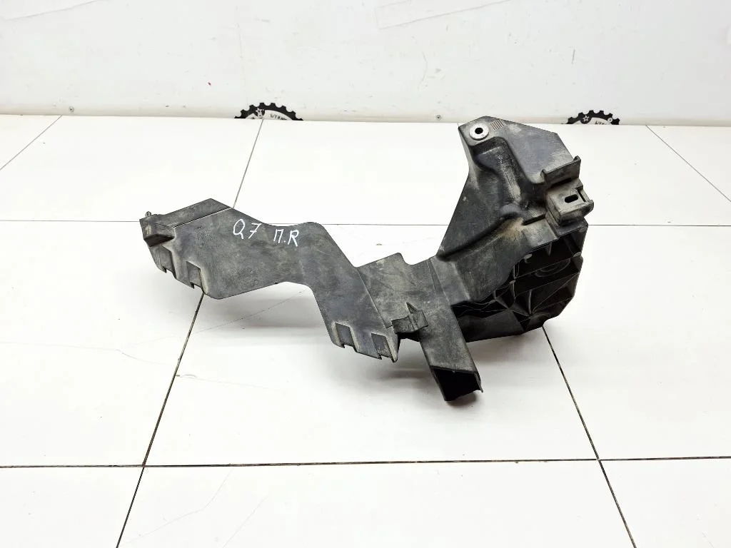 Кронштейн фар правый Audi Q7 4M