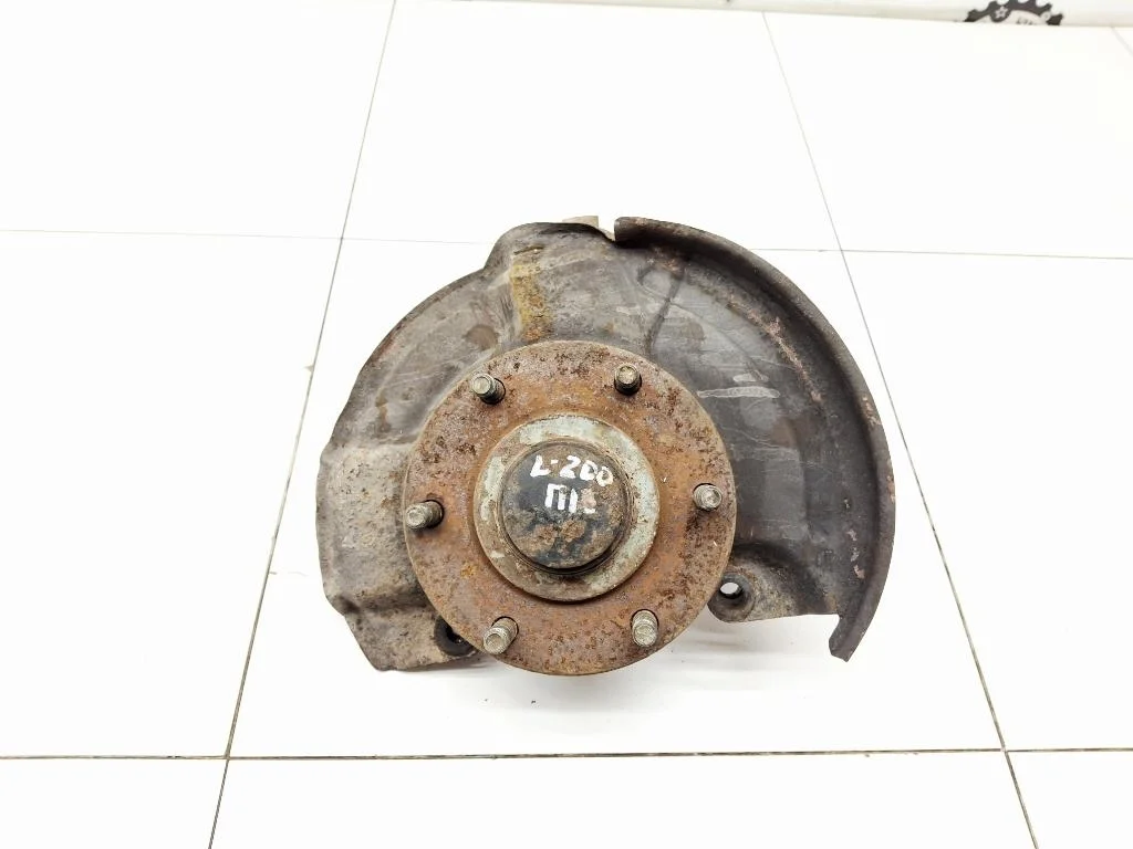 Кулак поворотный передний левый Mitsubishi L200 2012 KA, KB