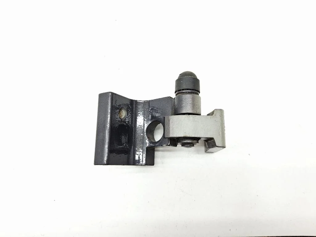 Петля двери задней правой верхняя Volkswagen Touareg 1 2007 GP