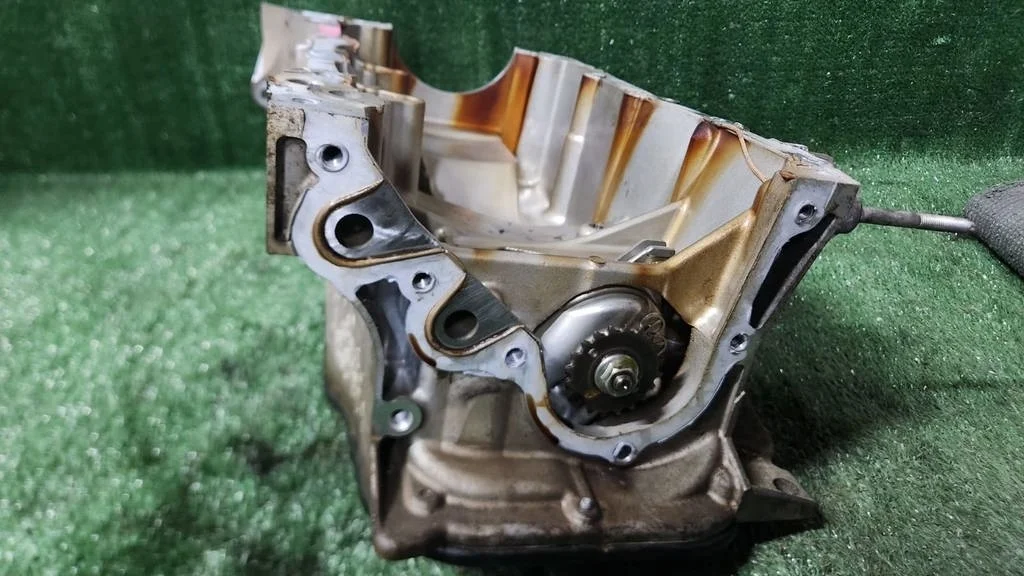 Б.у. поддон картера TOYOTA NOAH ZRR70 TOYOTA NOAH ZRR70