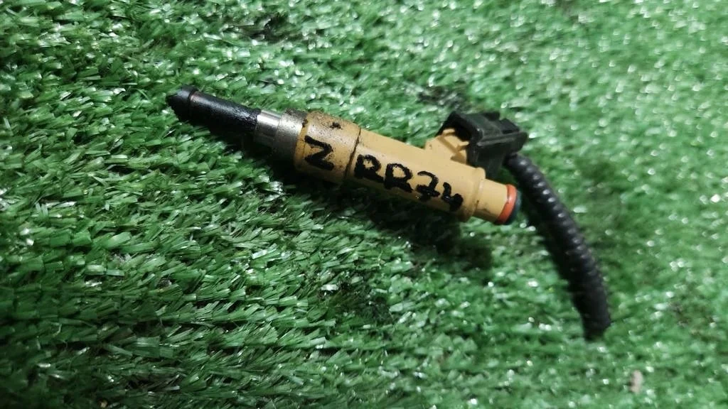 Б.у. форсунка топливная TOYOTA NOAH ZRR70 TOYOTA NOAH ZRR70