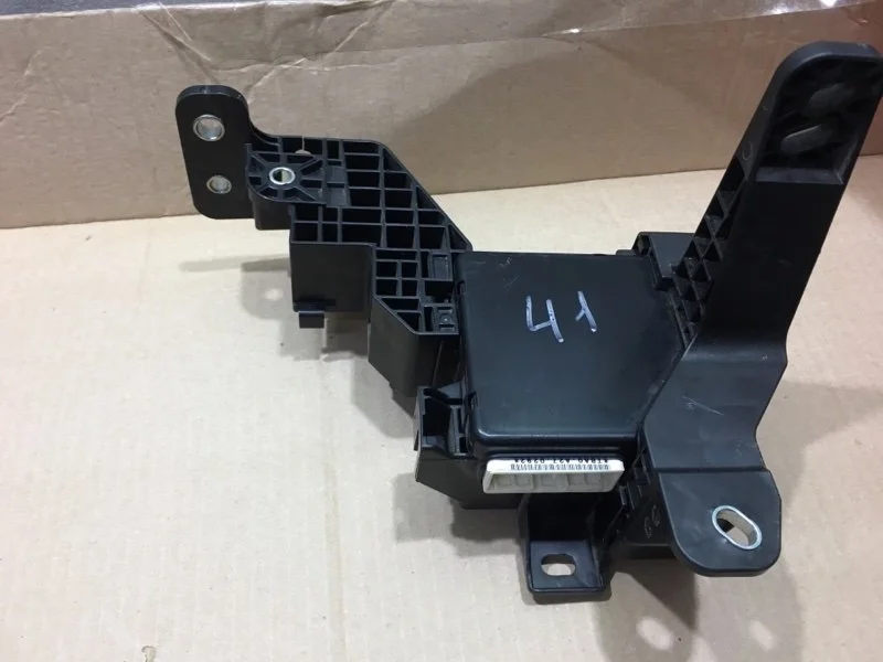 Блок предохранителей салонный Toyota Land Cruiser 2017 8273160290 URJ202 1VD-FTV 4.5, правый