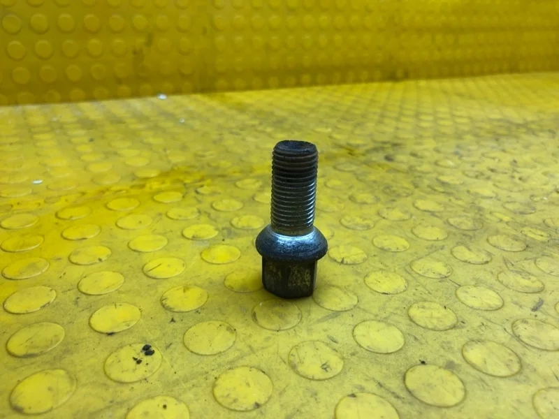 Болт колесный Skoda Kodiaq 2019 WHT001812 NS7 CZDA