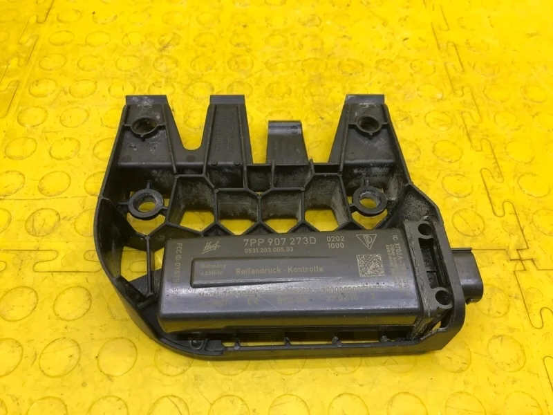 Блок управления системы контроля давления в шинах Porsche Panamera 2014 7PP907273D 970 CWAA