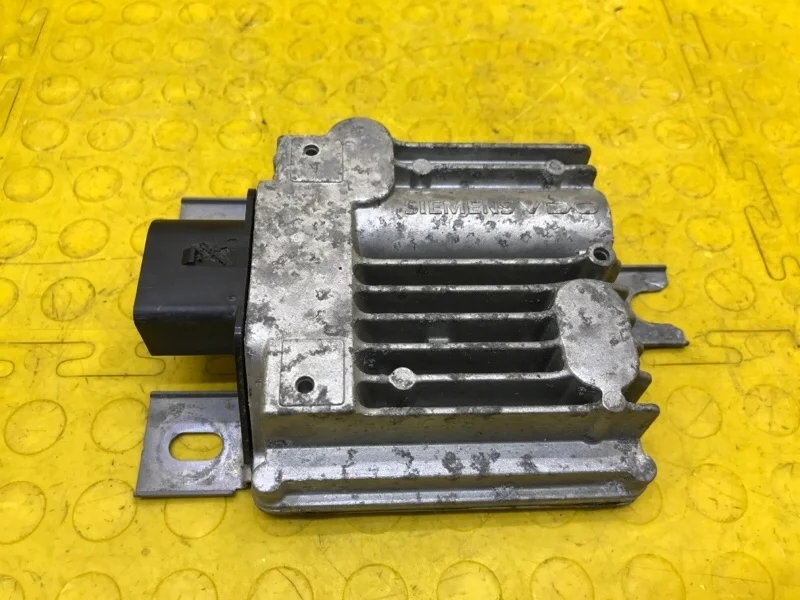 Блок управления топливным насосом Porsche Panamera 2014 7P0906093B 970 CWAA