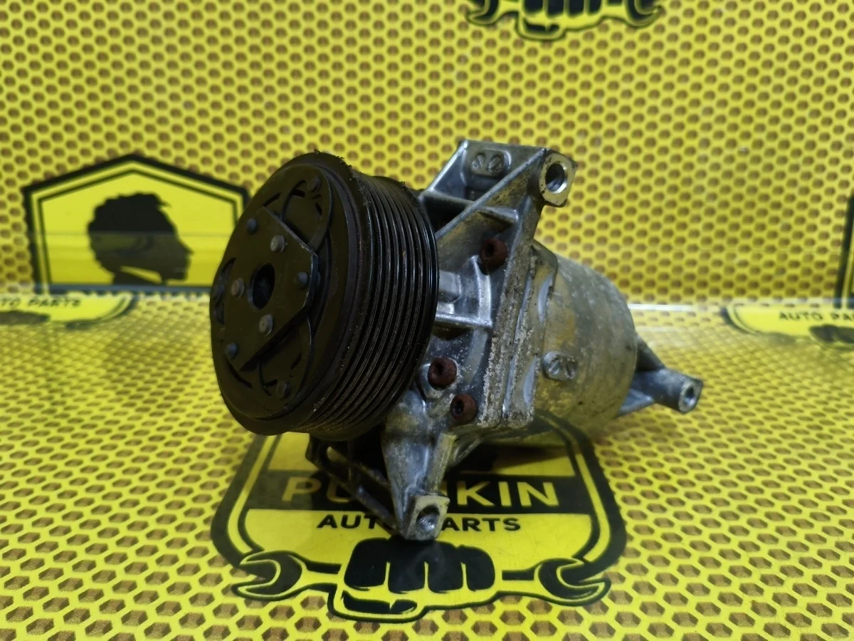 Компрессор кондиционера Nissan Juke 2011 926001KA1B F15 HR16DE
