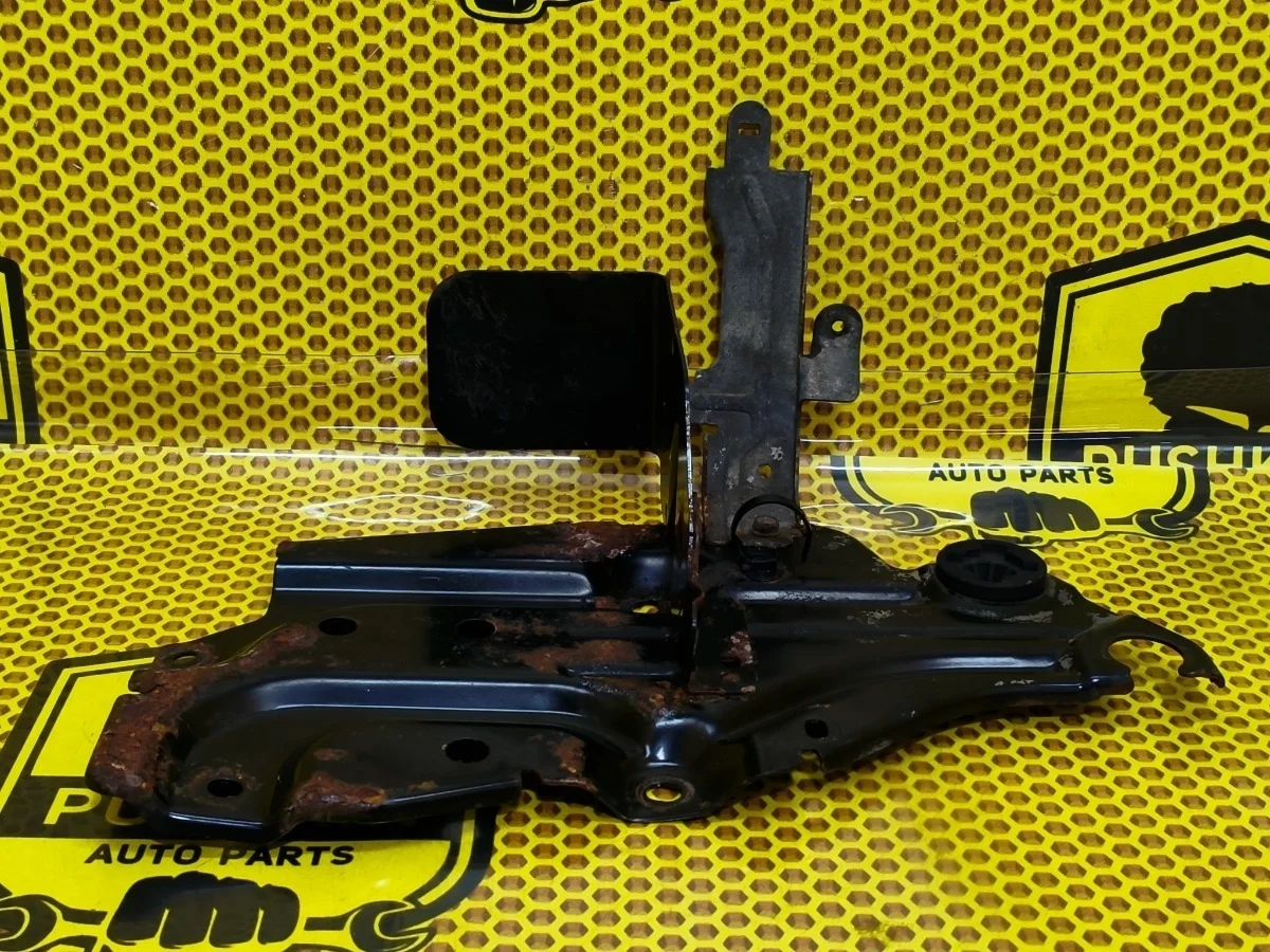 Площадка аккумулятора Nissan Juke 2011 244284M800 F15 HR16DE