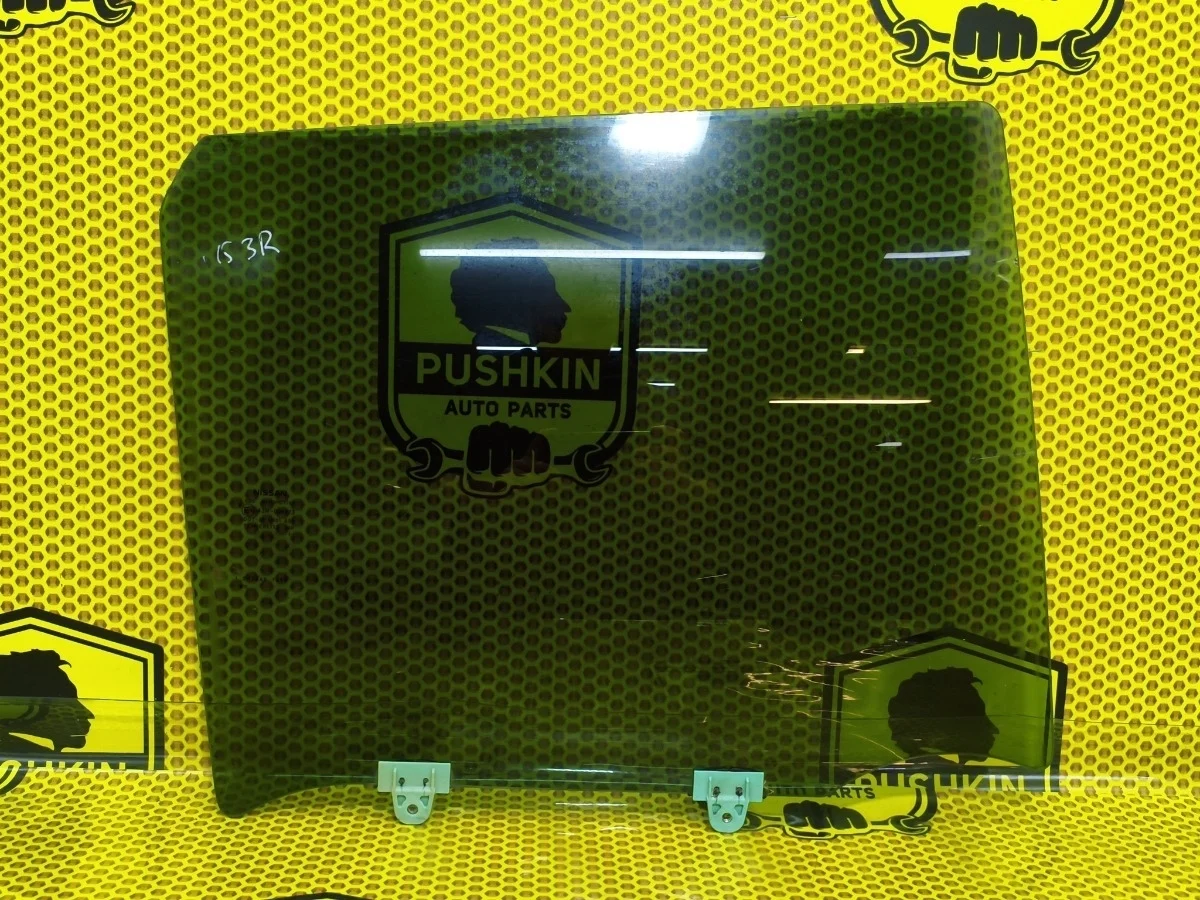 Стекло двери Nissan Juke 2011 823001KK1A F15 HR16DE, заднее правое