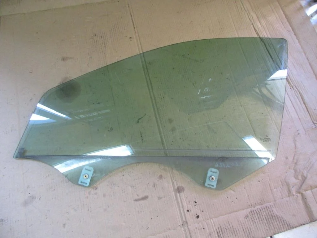 Стекло переднее левое Mercedes-Benz